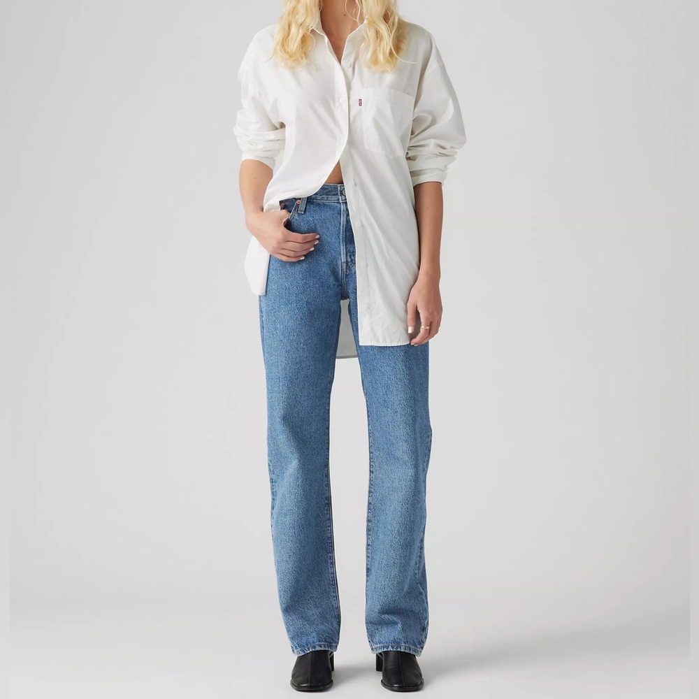 Women’s Levi 501 90s Jeans in a medium wash blue denim W29 x L30